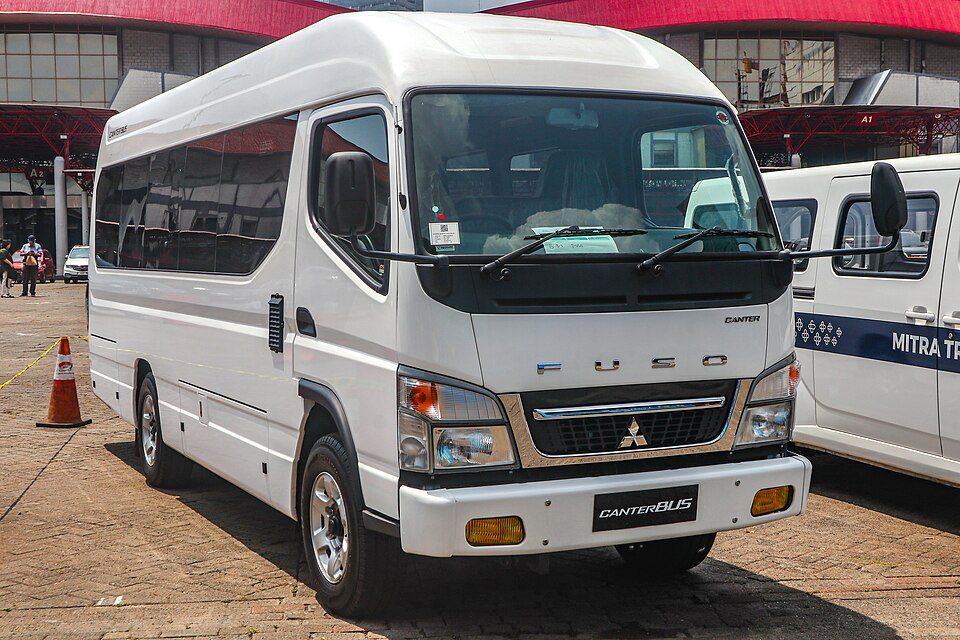 Sewa Mitsubishi FE71 Jetbus Jumbo Karawang