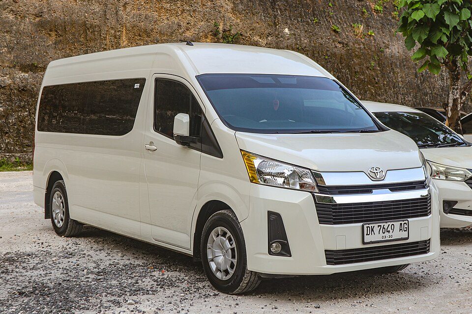 Sewa Toyota Hiace Premio Karawang