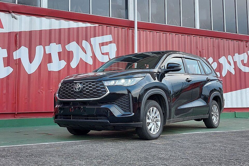 Sewa Toyota Innova Zenix Hybrid Karawang